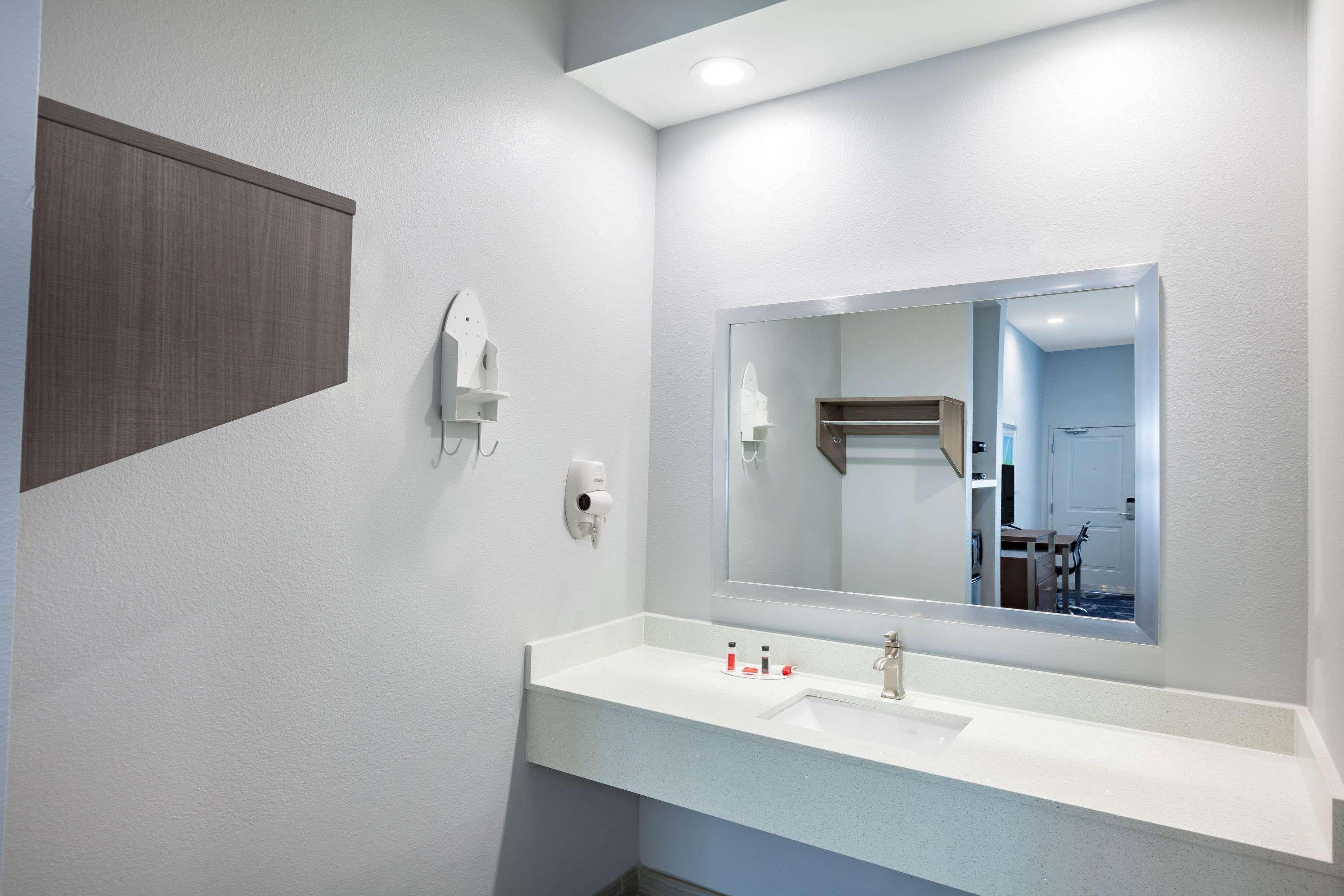 Hotel Baymont By Wyndham Houston Hobby Airport Exterior foto